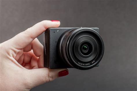 Meet E1 The Worlds Smallest Interchangeable Lens Camera Techspot