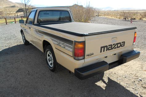 1986 Mazda B2000 Pickup Rear 34 212603
