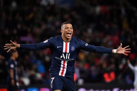 Uefa euro 2020 lancement de la compétition tm {{t_days}} jours : Kylian Mbappe: PSG-Abgang 2020 nahezu ausgeschlossen | 90PLUS