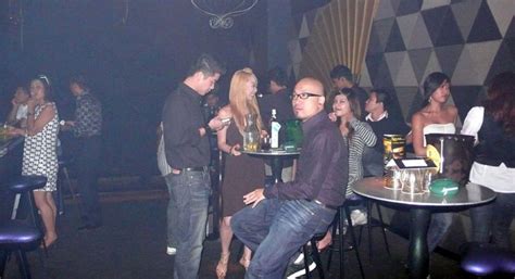 Dinner parties can be a great time. 8 ways to survive an awkward party - Mothership.SG - News ...