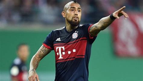 ‎/aɾˈtuɾo eˈɾazmo βiˈðal ˈpaɾðo/‏؛ مواليد 22 مايو 1987) هو لاعب كرة قدم تشيلي يلعب في مركز الوسط مع إنتر ميلان في الدوري الإيطالي ومنتخب تشيلي. فيدال يلمح إلى رحيله عن بايرن في الصيف