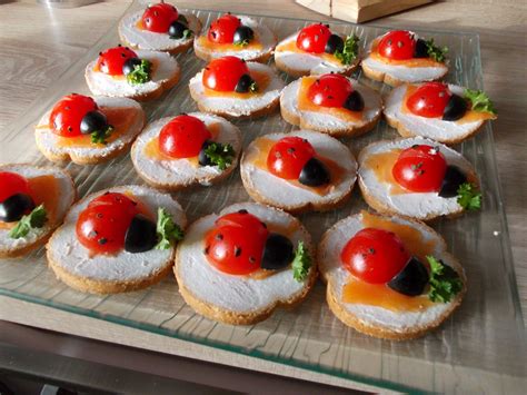 Recette de apéro coccinelle . Il vous faut : tomate cerise, tranche de