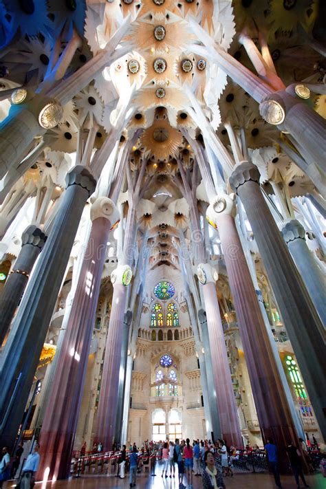 10% discount when booking on this website. La Sagrada Familia, Innen redaktionelles foto. Bild von ...