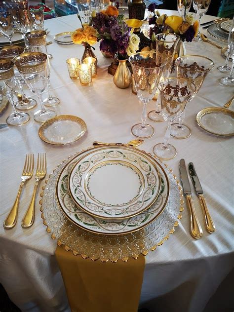 Gold Wedding Table Setting For Elegant Weddings