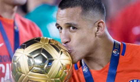 Entra por la puerta con una combinación de tres caminos que despeja el banco de lukaku para la asistencia al golpe desde fuera de eriksen. Alexis Sánchez: Pide el apoyo de todos los chilenos para ...