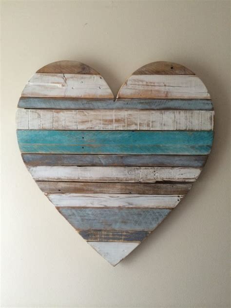 16 Inspirational Handmade Pallet Wood Wall Decor Ideas To Show Off Your