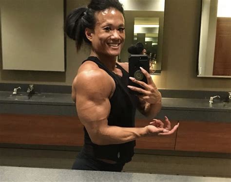 Pin By World All Corners On Femalebodybuilding Muscle Women Muscle Mirror Selfie