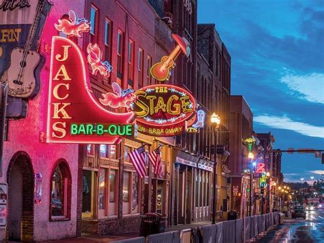 15 Best And Safest Places To Travel Alone Nashville Trip Girls Trip Destinations Safest