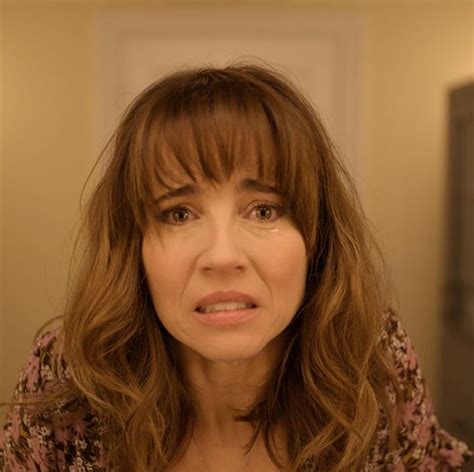 Linda Cardellini As Judy Hale In The Dark Comedy Dead To Me Dead To Me Christina Applegate Linda