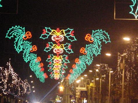 OrnamentaÇÕes E IluminaÇÕes Festivas Arco De Natal Com Azevinho