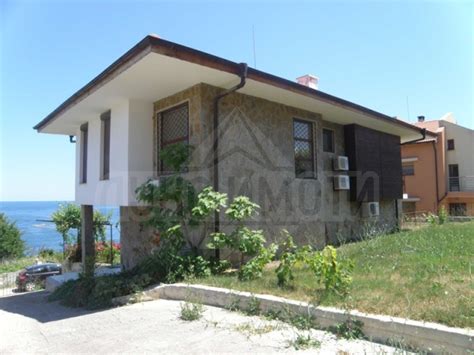 Къща за продажба в гр. Созопол, България. Първа линия на ...