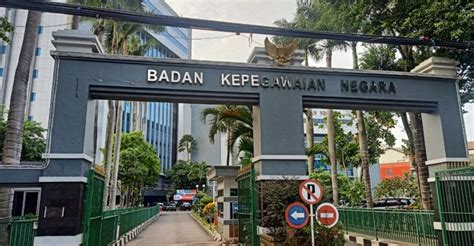 Deputi bidang pengawasan dan pengendalian kepegawaian. PENCANTUMAN GELAR DOKTOR EDUART WOLOK YANG SEMPAT DITOLAK ...