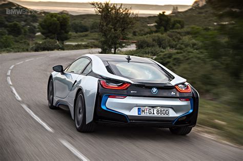 We went to marseille, france, to see the i8 lasers in action and the dark night on the cote d'azur is the perfect backdrop to see what the powerful lights can do. March 2015: BMW i8 with extended range of standard equipment and new options