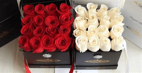 Flowers In A Box That Last Forever Box Of Gold Roses That Last For