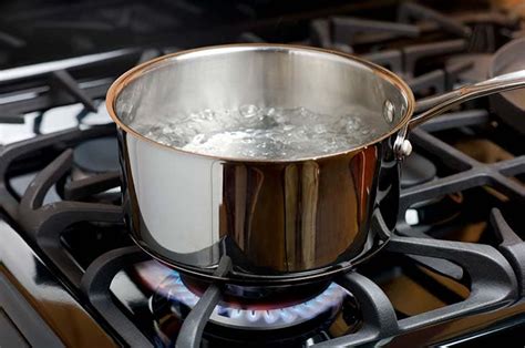 Pourquoi faut-il mettre une cuillère en bois au dessus de la casserole