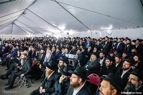 Thousands Of Rabbis From Around The World At The Rebbes Resting Place