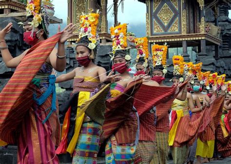 Adat Istiadat Bali Yang Sarat Makna