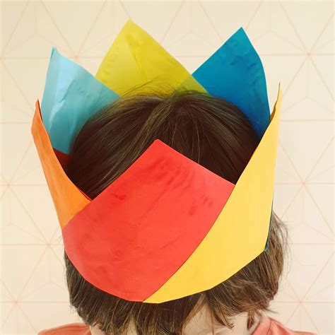 Herbruikbare raamsticker koningsdag kroon, gemaakt van statisch vinyl. Koningsdag knutselen kroon 3 - Leuk met kids