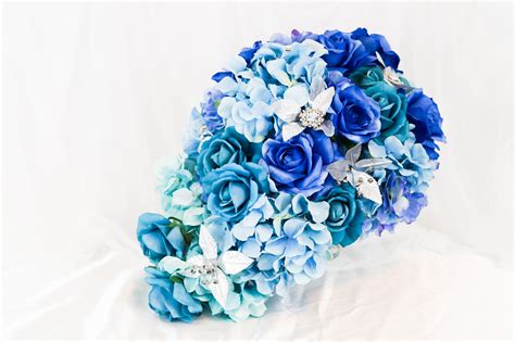 The outcome is amazing and will definitely add that extra special touch to. DIY $1 Hydrangeas Something Blue Cascading Wedding Bouquet