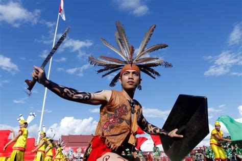 Pakaian Adat Suku Dayak 10 Pakaian Adat Kalimantan Barat Nama