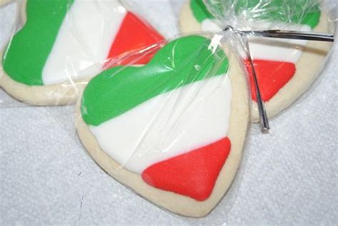 Frost 1 inch of the left side of each irish flag cookie with the green frosting and 1 inch of the right side of the cookies with the orange. Custom Flag Cookies - Irish Flag Cookies, Royal Icing ...