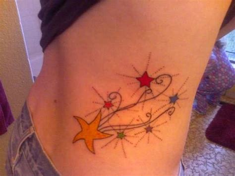 It is also known as falling star where a person wishes to falling it is a layer of the three shooting star tattoo behind ear starting from big to small size. Cute Tattoos: 25 Marvelous Shooting Stars Tattoo