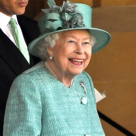 Queen Elizabeth Gets the Socially-Distanced Royal Treatment on B-Day - E! Online - UK