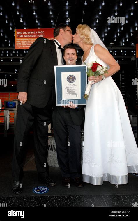 Wayne Hallquist Stuart Claxton Laurie Hallquist World S Tallest Married Couple Wayne Hallquist