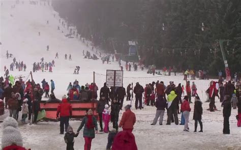 Zăpada De La Munte I A Determinat Pe Români Să și Prelungească Vacanța