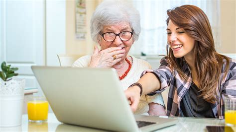 brecha generacional la tecnología es clave para achicar la distancia entre personas mayores de