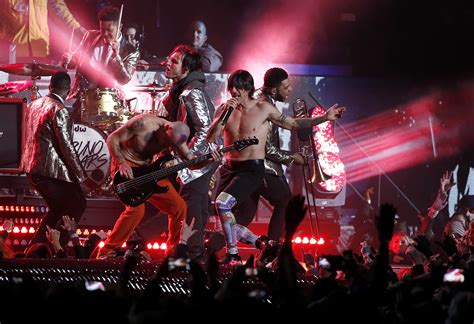 Red Hot Chili Peppers Didn T Play Instruments Live At Super Bowl