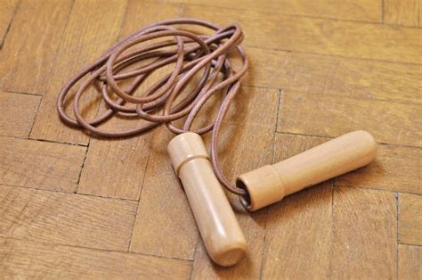 How to measure skipping rope length. How Long Should a Jump Rope Be? | Correct Length of Jumping Rope