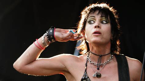 Joan Jett Added To Lineup Of Local Warped Tour Date