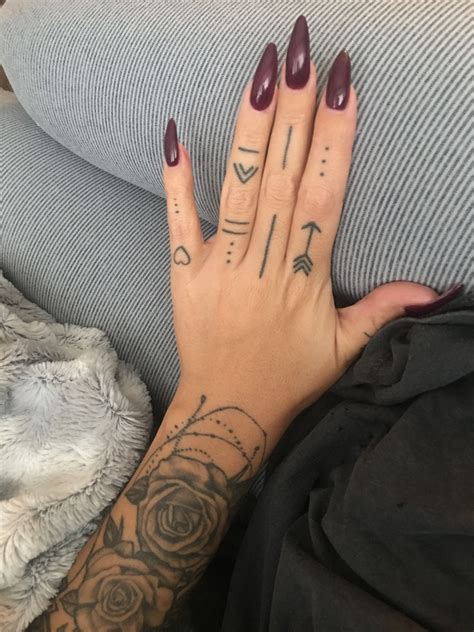 Finger Tattoos And Roses ️💋 ️ Hand Tattoos Finger Tattoos Finger