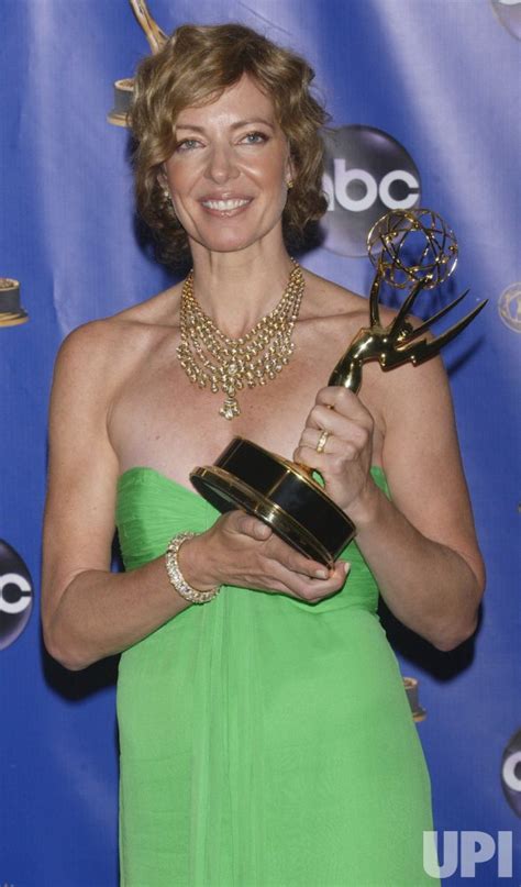 Photo Allison Janney Wins Emmy Lap20040919415