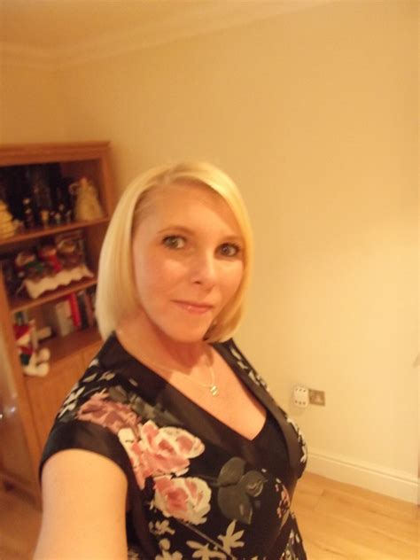 sarah austin 39 from farnborough is a local milf looking for a sex date