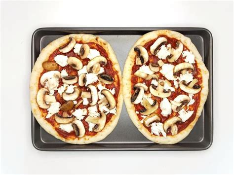 Truffled Mushroom Pizza With Rocket Recipe Gousto