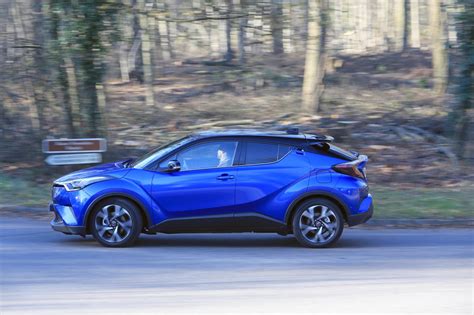The nissan qashqai is one of the most popular suvs on sale in the uk and a recent update brought new styling and a refreshed cabin. Essai comparatif Toyota C-HR vs Nissan Qashqai : chacun sa ...