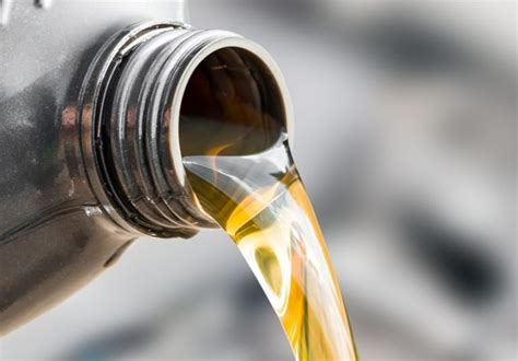Cara Menghilangkan Bekas Stiker Mobil - Carmudi Indonesia