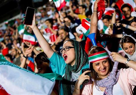 İranlı Kadınlar 40 Yıl Sonra Ilk Kez Bir Dünya Kupası Maçını Stadyumdan