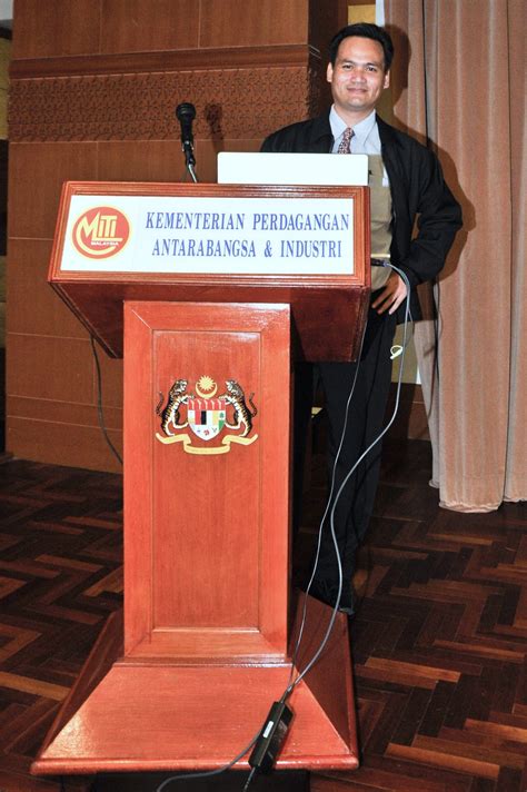 .kewangan (diperbadankan) membuat pelaburan dengan menukar baki pinjaman kerajaan malaysia sebanyak rm475.59 juta kepada prasarana malaysia berhad kerajaan 1983 akta 275, mengambil ketetapan supaya kerajaan memindahkan sebanyak rm15,500 juta wang terimaan terbitan. BICARA PELABURAN: Saham Terbitan Awam MITI
