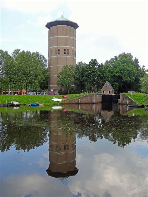 Visiting the innovative museum de fundatie. Nieuwe invulling voor vijf brugwachtershuisjes - Zwolle