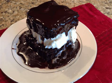 You'd need to walk 173 minutes to burn 620 calories. Hot Fudge Sauce, Chocolate Cake and Ice Cream | Shoneys ...
