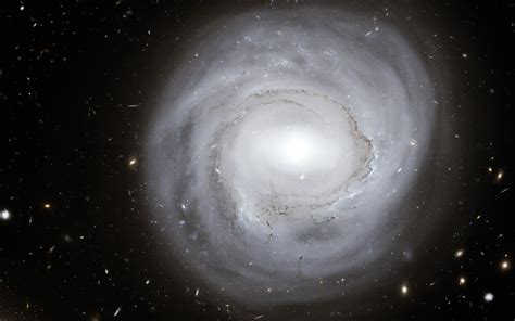 Ngc 7714 appears to be a highly distorted spiral, possibly a barred spiral arp 142: Pin by Matthew James on Desktops: Space | Hubble pictures ...