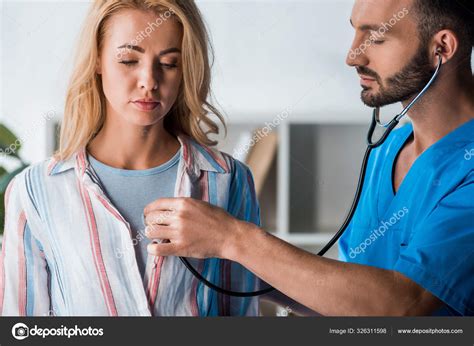 Handsome Bearded Doctor Examining Woman Stethoscope — Stock Photo