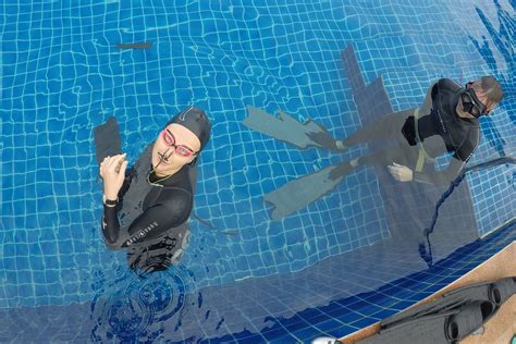 For other uses, see trainer (disambiguation). Free Diving Pool Training