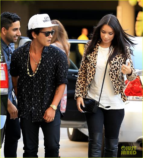 Video video related to bruno mars significant other 2017: Bruno Mars & Girlfriend Jessica Caban Catch Adele in ...