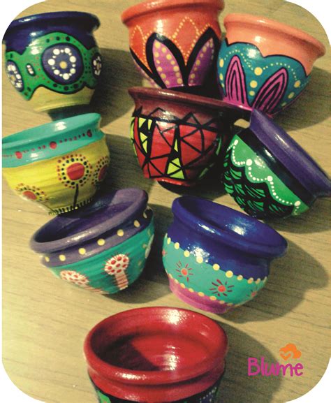 Con tan solo unas cuantas pinturas y un par de pinceles decoramos macetas de barro. Macetas pintadas a mano full color! | Macetas pintadas ...
