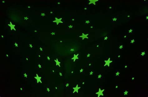Étoiles phosphorescentes | Étoiles phosphorescentes, Lumière noire, Néon