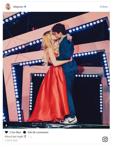 lele pons kissed juanpa zurita onstage at mtv miaw awards show 2017 cute couples goals cute